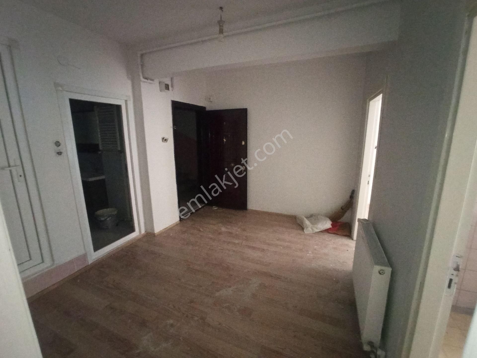 Bahçelievler Zafer Kiralık Daire Zafer Mahallesinde Ara 4kat Kiralık 2+1 95 Metre Daire