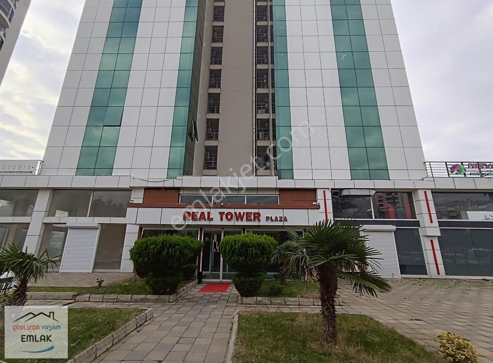 Çorlu Esentepe Kiralık Ofis Emlaklar'da Real Tower'da Kiralık Teraslı Full Ofis Katı