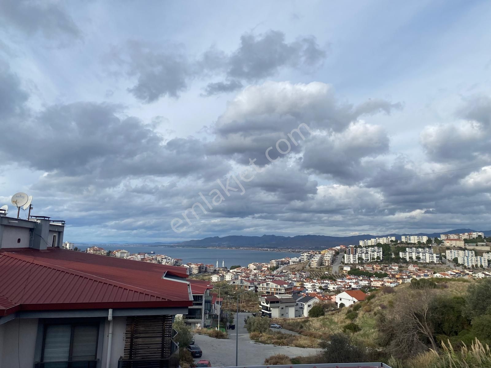 Dikili Gazipaşa Satılık Daire Dikili Gazipaşa'da Satılık Doğalgazlı Havuzlu Lüks Daire