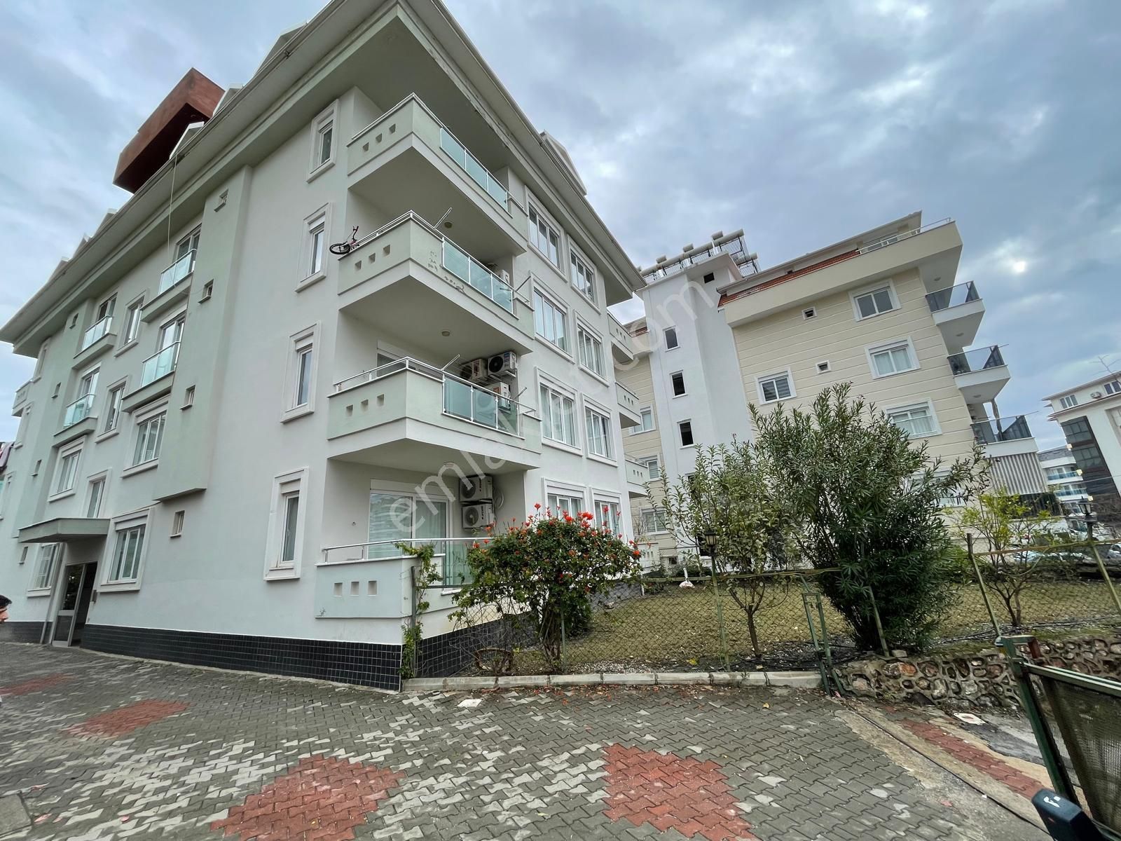 Alanya Cikcilli Satılık Daire Alanya Cikcilli 3+1 140 M2 Ayrı Mutfak Güney Cephe Havuz Otopark