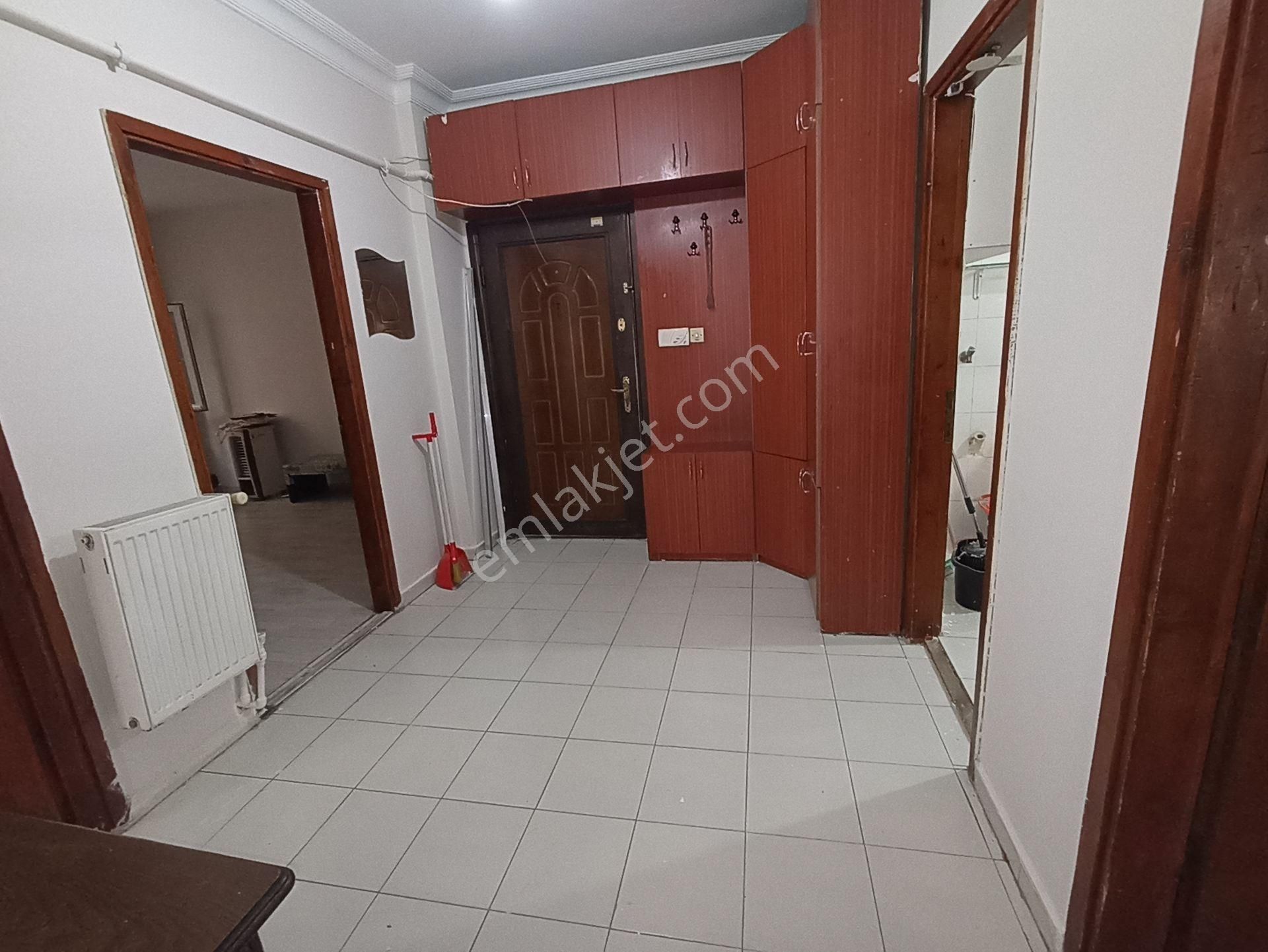 Avcılar Merkez Kiralık Daire Merkezde Çarşamba Pazarı İçinde 90 M2 2+1 Kısmi Eşyalı Yüksek Giriş Kombili Daire