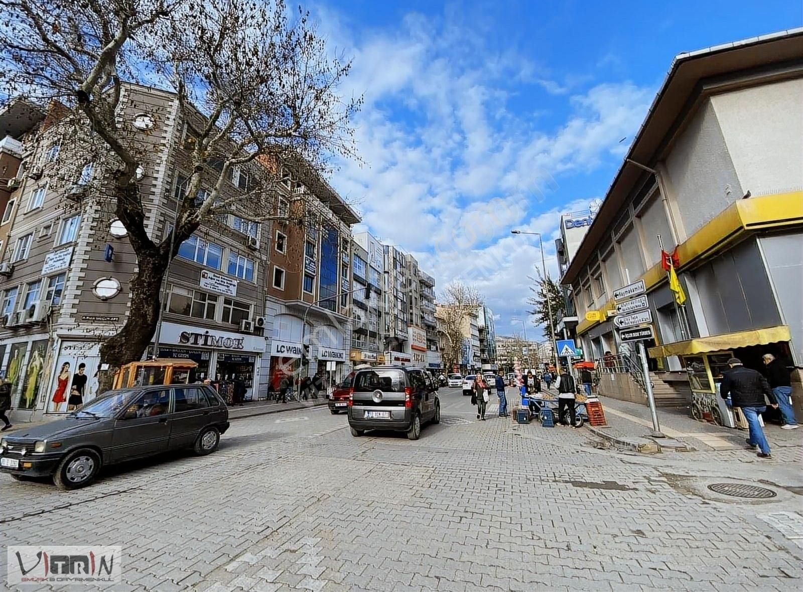 Edremit Soğanyemez Satılık Dükkan & Mağaza Edremitin En Hareketli Caddesinde Emsalsiz 3 Katlı İşyeri