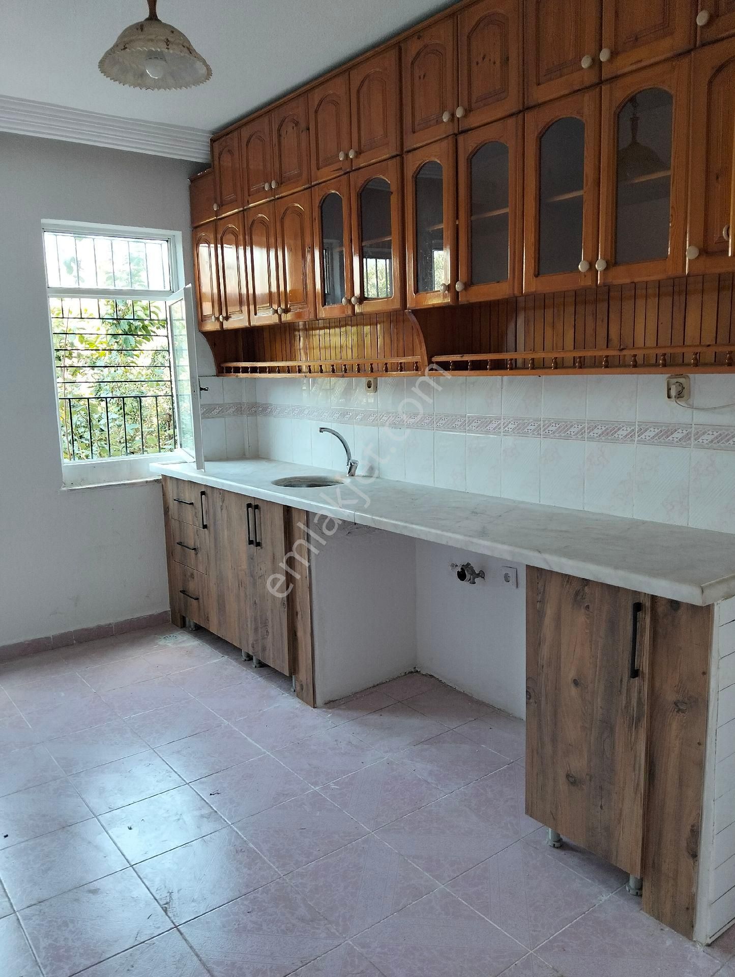 Çamköyde Çevreyolu Yakını Kiralık Geniş 3+1 Daire