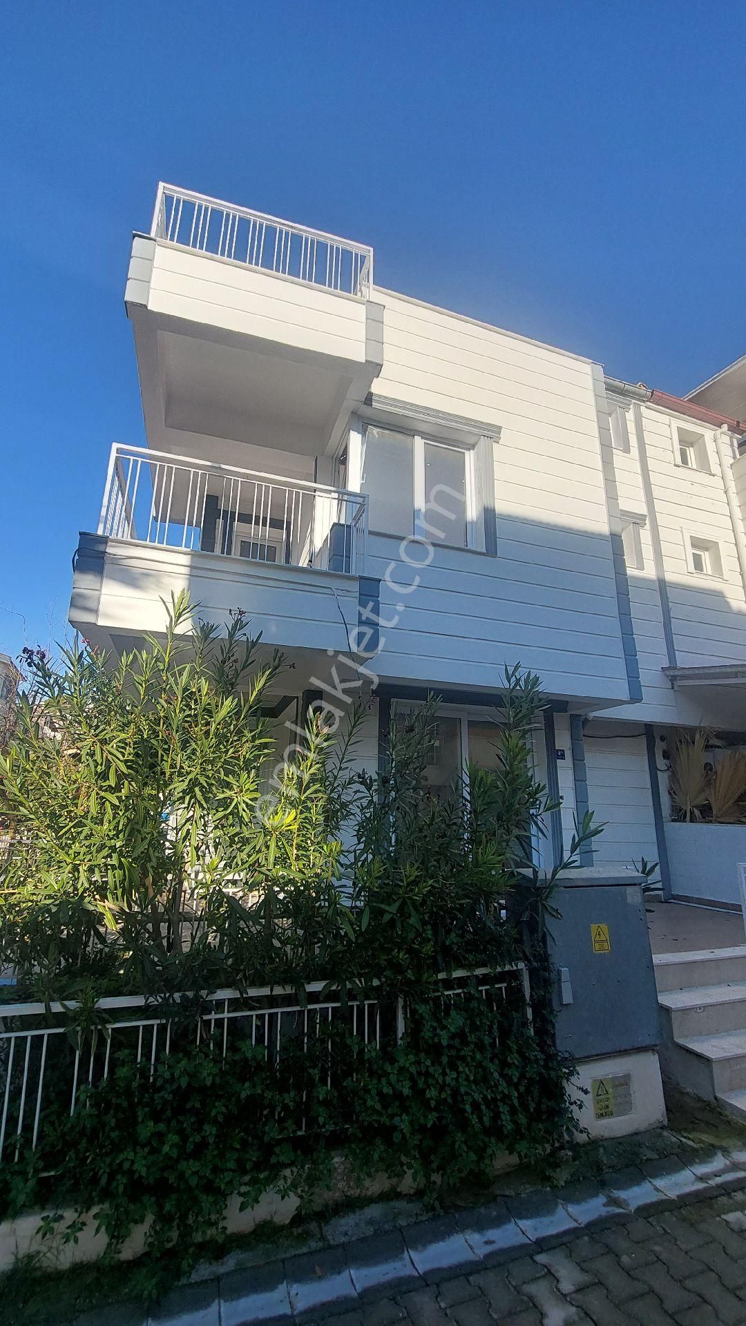 Kuşadası Kadınlar Denizi Satılık Villa Kuşadası Kadınlardenizi Mahallesinde Satılık 3+1 Triplex Villa.