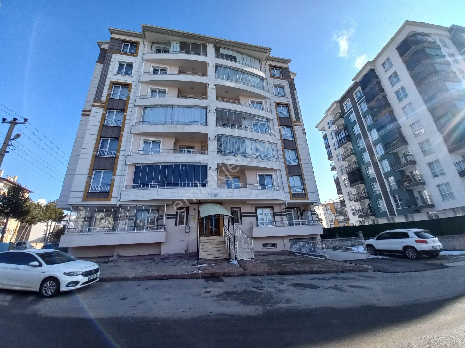 Sivas Merkez Mehmet Akif Ersoy Kiralık Daire Öz Urhan Emlaktan Mehmet Akifte Salı Pazarına Yakın Kiralık3+1 Daire