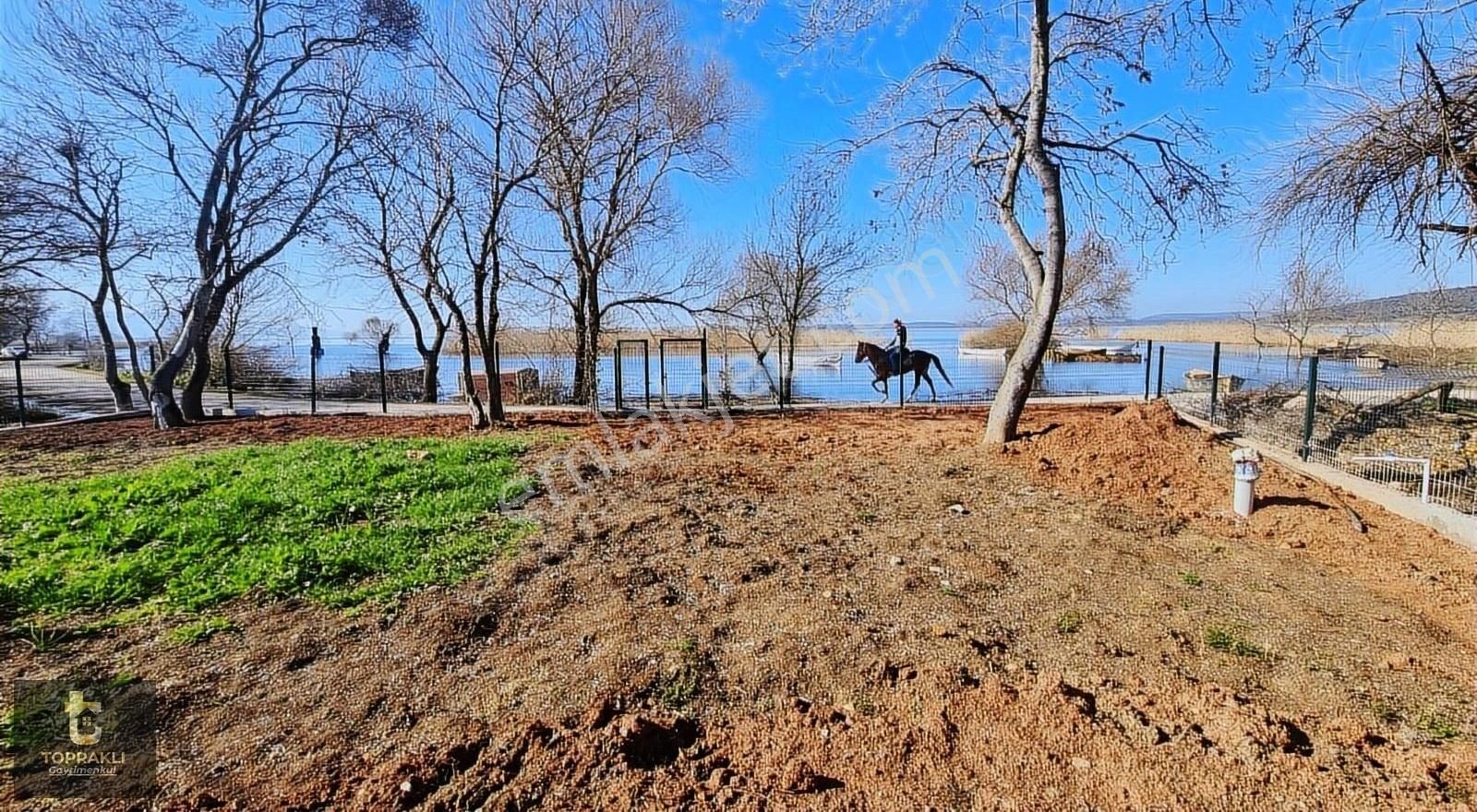 Nilüfer Akçalar Satılık Tarla Göl Manzaralı Asfalt Yola Cepheli Hobi Bahçesi