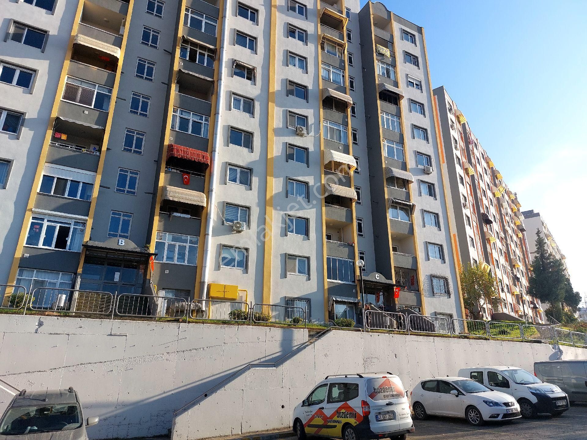 İzmit Alikahya Cumhuriyet Kiralık Daire Bozdemir'den Yuvamakarcada 2+1 Arakat A Bloklarda Kiralık Daire