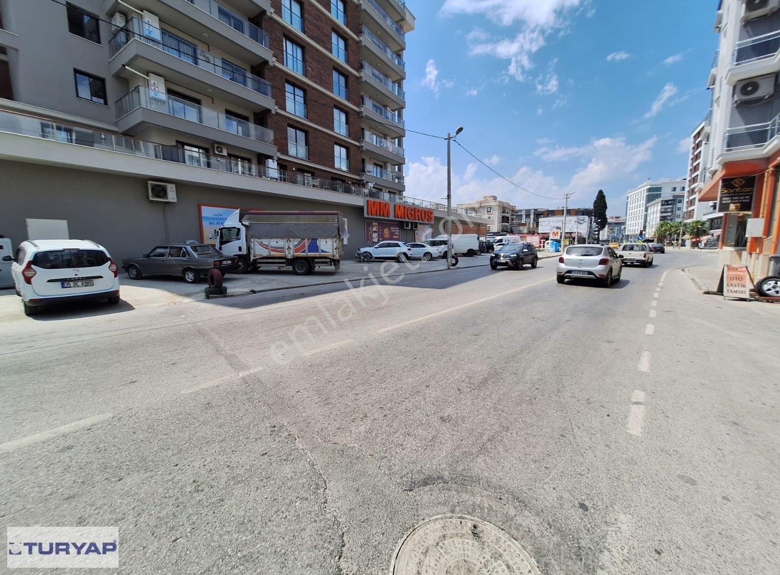 İzmir Buca Satılık Dükkan & Mağaza Yenigün Mah. Cadde Üstünde 350 M2 Yol Cepheli Satılık İşyeri...