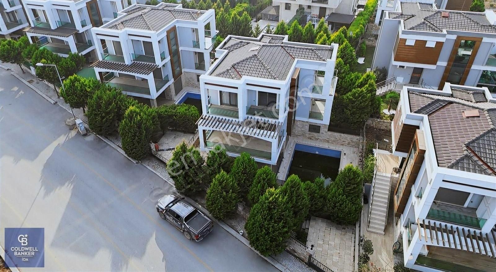 Ayvalık Ali Çetinkaya Satılık Villa Müstakil Havuzlu Lüks Villa