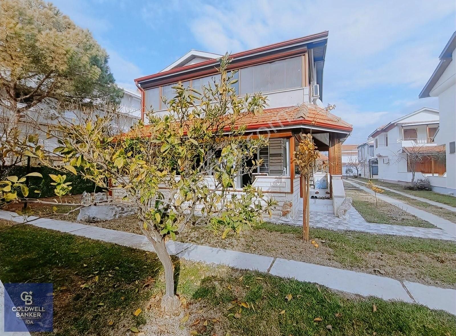 Ayvalık Altınova Satılık Villa Altınova Sahilinin En Gözde Lokasyonunda 4+1 Satılık Villa