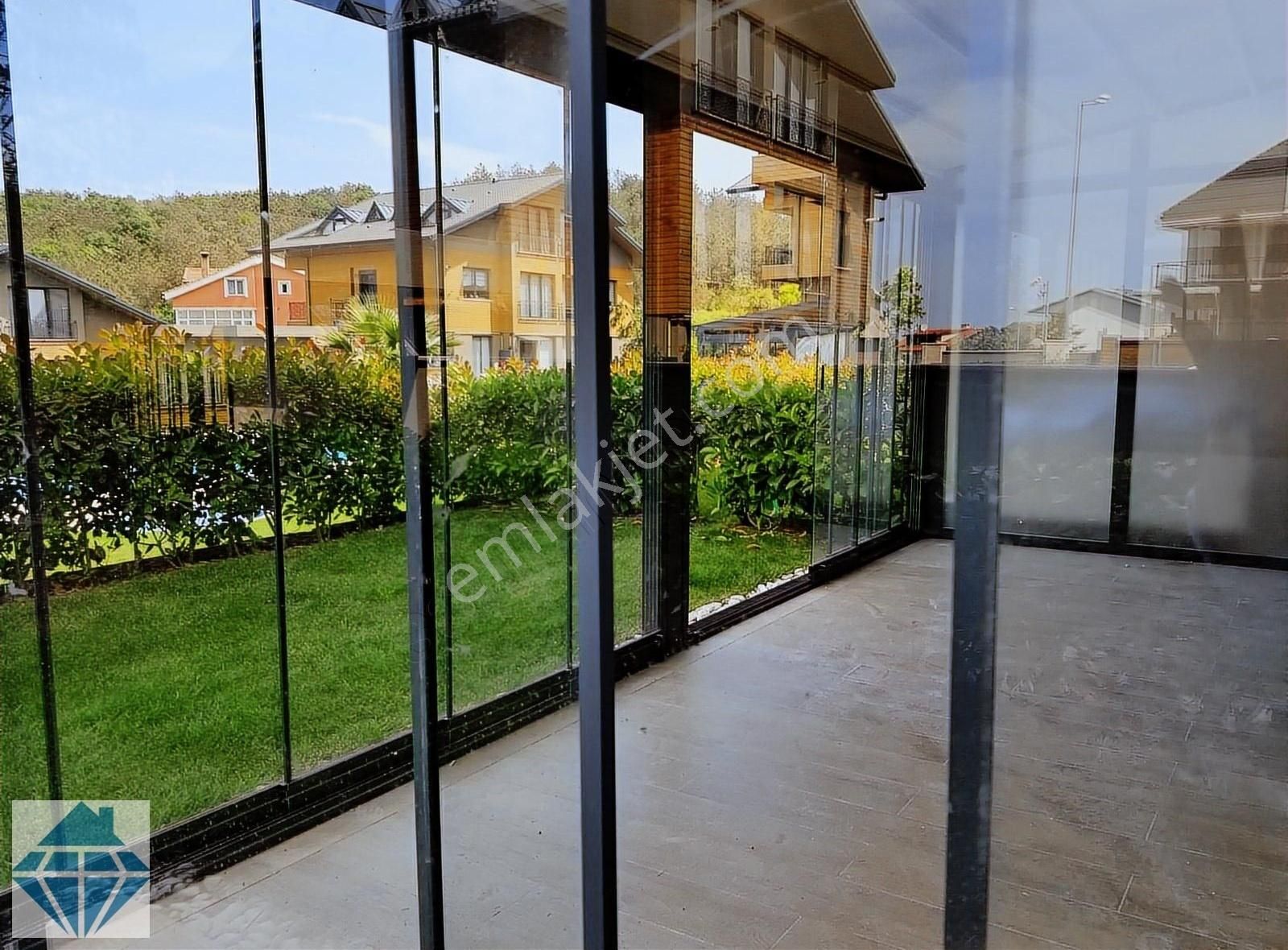 Kilyos Park Kilya Evlerin'de Lüks 4+1 Bahçeli Fırsat Villa - Görsel 23