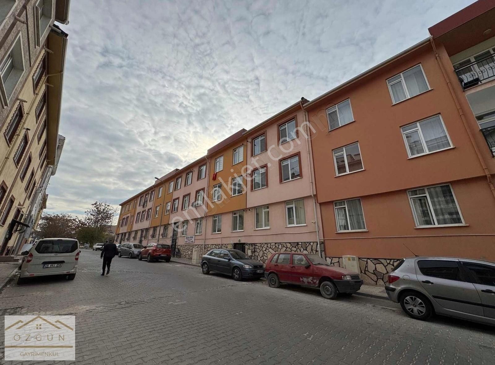 Odunpazarı Büyükdere Kiralık Daire Büyükdere Mah. Koza Sitesinde 1+1 Kiralık Balkonlu Geniş Daire