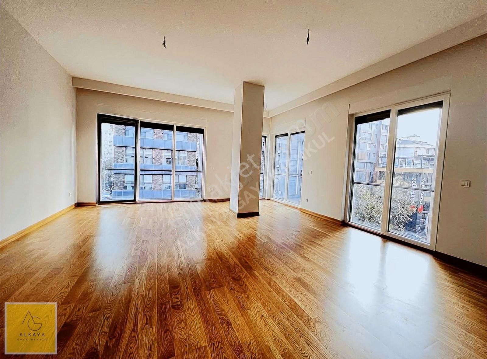 Kadıköy Suadiye Satılık Daire Suadiye Şaşkınbakkal Sahil Tarafında Satılık 3+1 130m²boş Daire