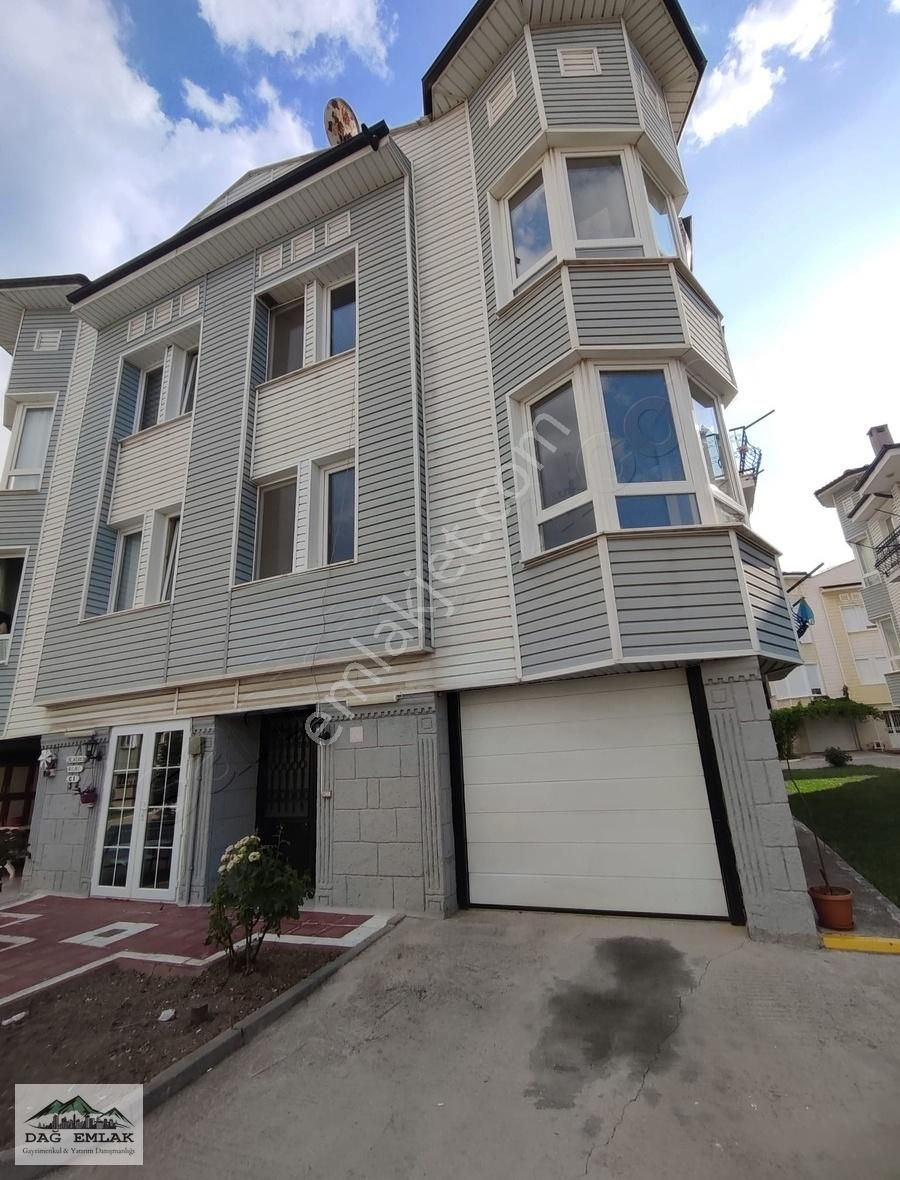 Odunpazarı Çankaya Satılık Daire Dağ Emlak / Beyzakent Sitesi 4+1 Tribleks Garajlı Villa