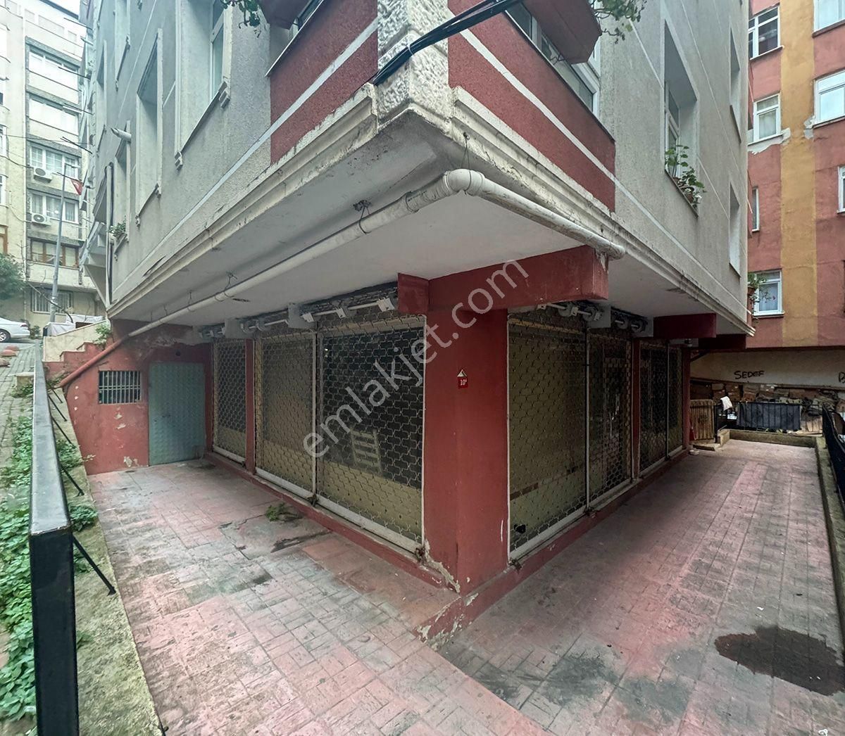 Bahçelievler Siyavuşpaşa Kiralık Dükkan & Mağaza B.evler Belediye Binaları Karşısı Kiralık 110 M2 Dükkan