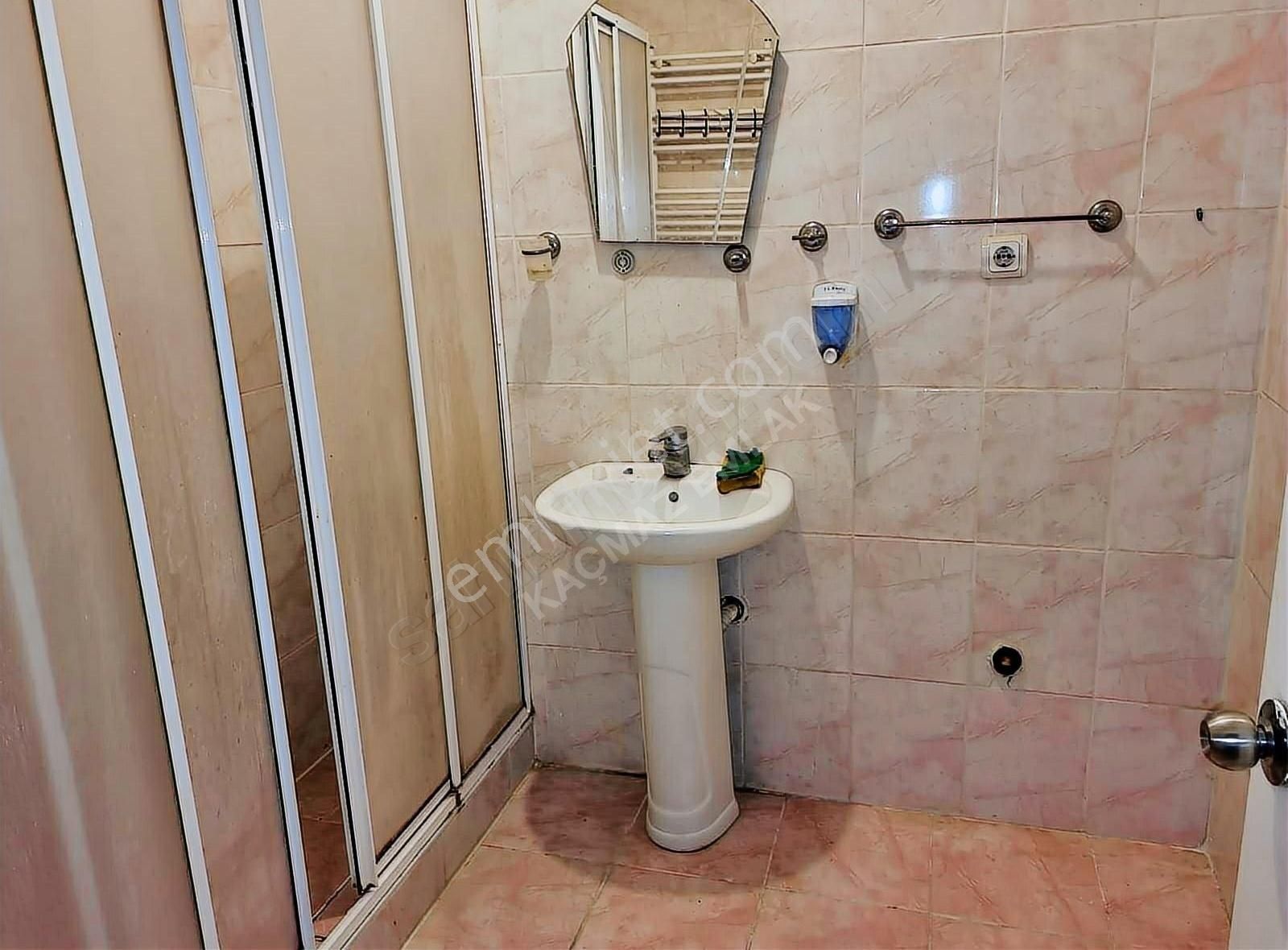 Güngören Akıncılar Kiralık Daire Akıncılarda Acil Kıralık 1 Kat Daire 2+1