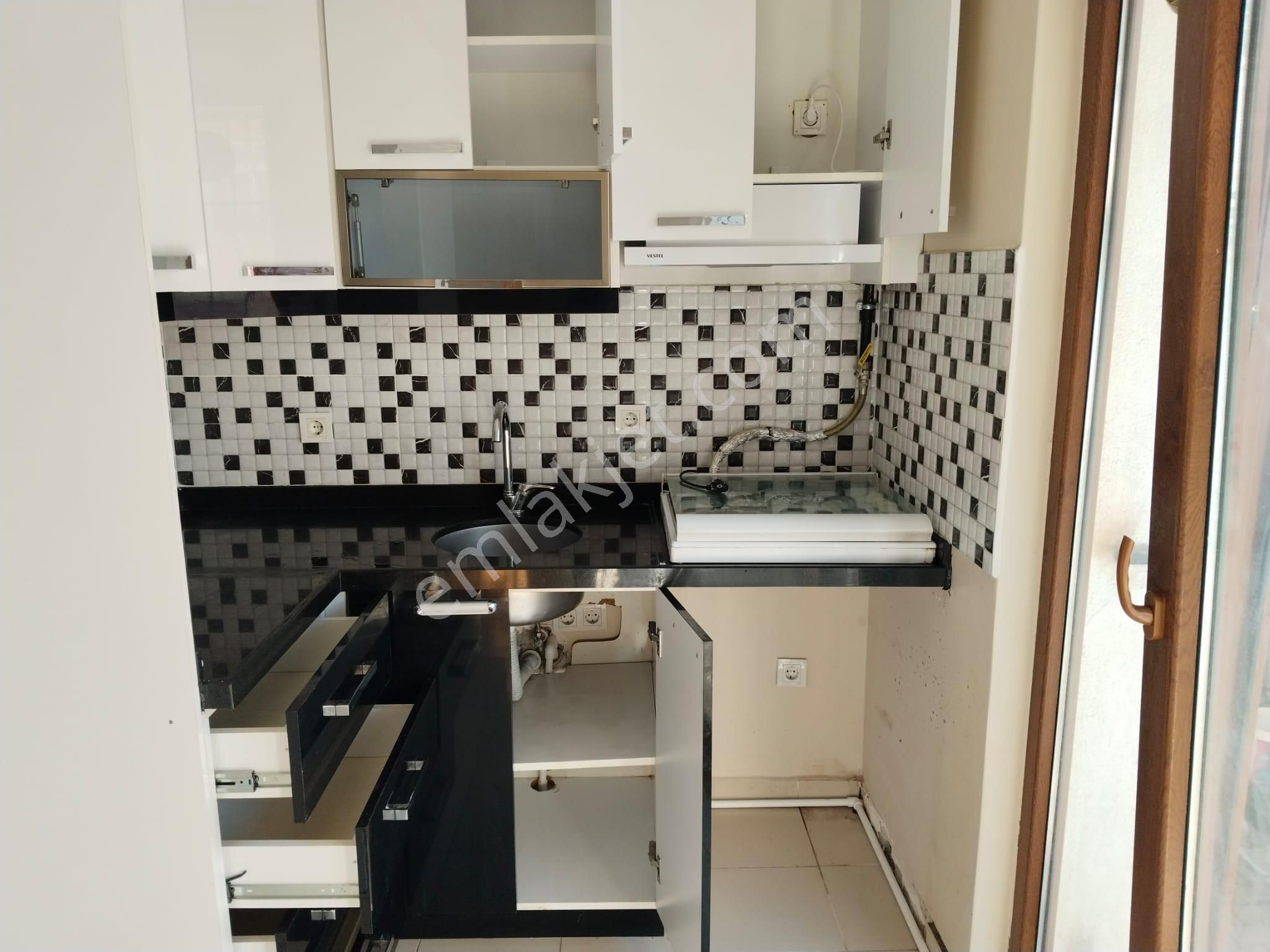 İstanbul Tuzla Havalimanına Yakın Kiralık Daire Gri'den Tuzla Aydıntepede 2+1 70 M2 Y.giriş Kiralık Daire