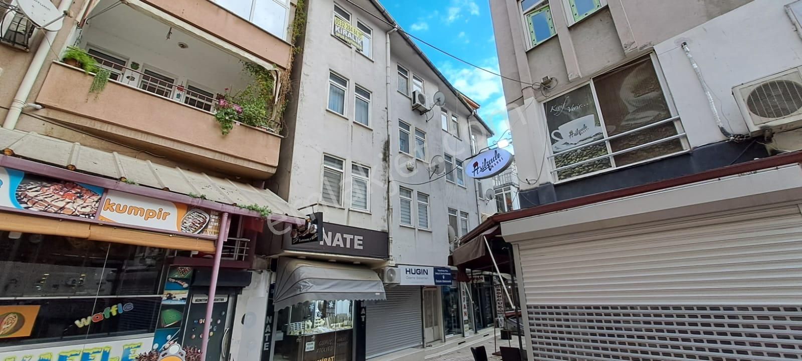 Kocaeli İzmit Denize Yakın Kiralık Daire İzmit Merkez'de Yeni Boyalı Kombili-klimalı 2+1 Kiralık Daire