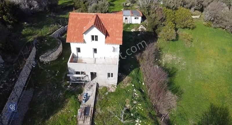 Karaburun Eğlenhoca Satılık Villa Eğlenhoca Köyünde, 1150 M2 Parsel İçerisinde Satılık Villa,