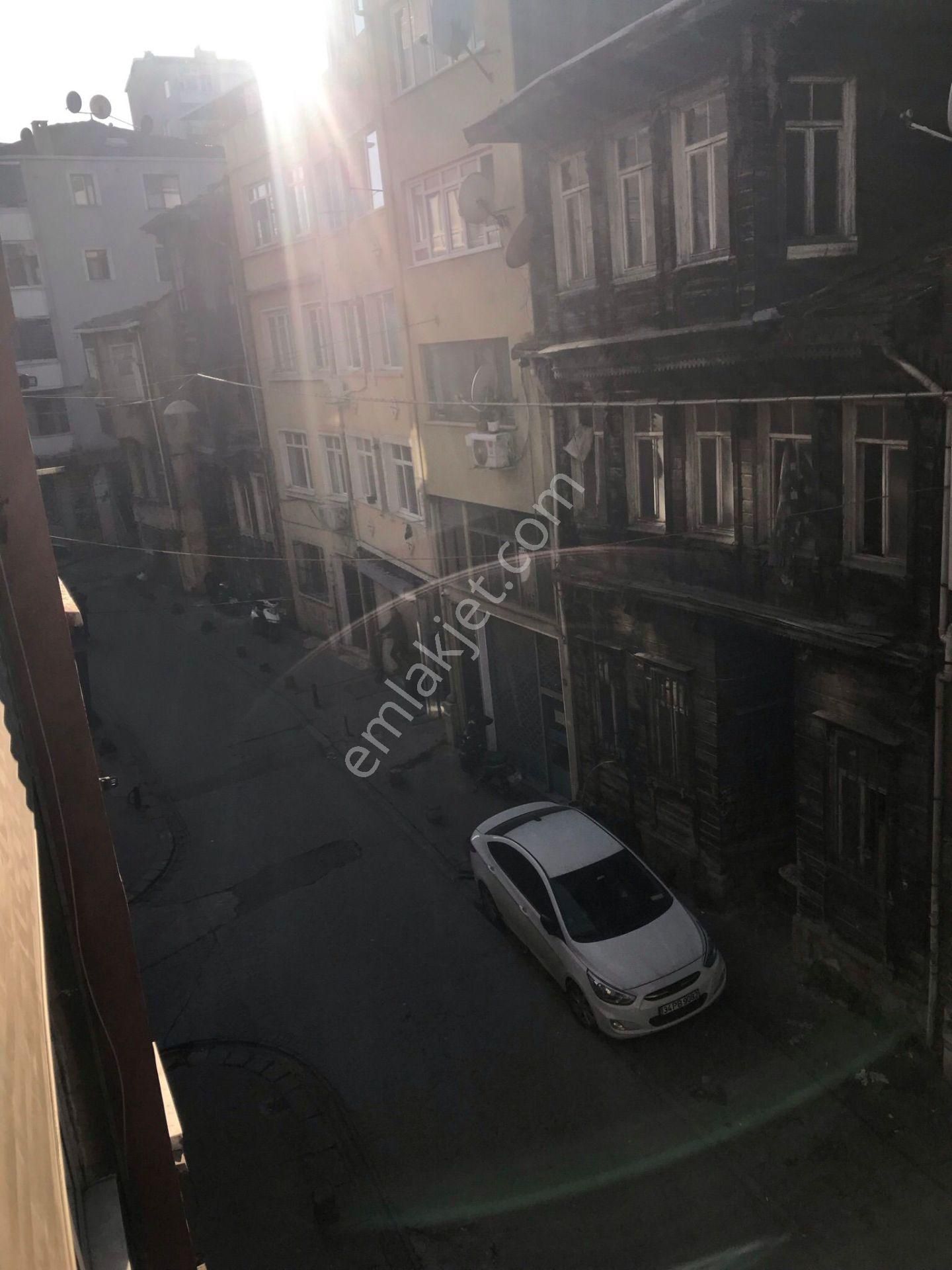 Sözgen'den Beyoğlu Kasımpaşa Kızılay Meydanı'nda Kiralık 1+1, 70m2, 2.kat Daire - 267k - Görsel 8