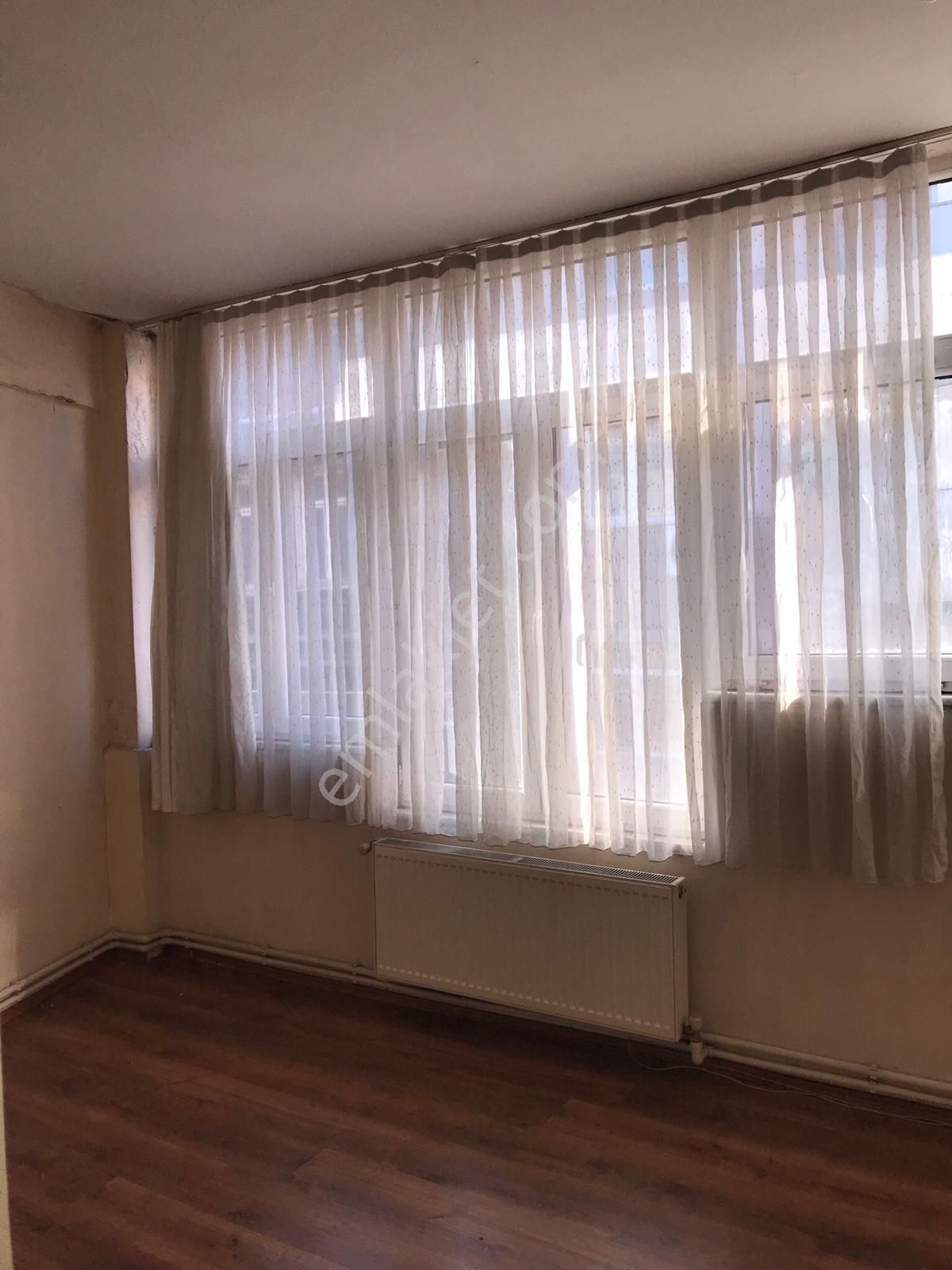 Sözgen'den Beyoğlu Kasımpaşa Kızılay Meydanı'nda Kiralık 1+1, 70m2, 2.kat Daire - 267k - Görsel 3