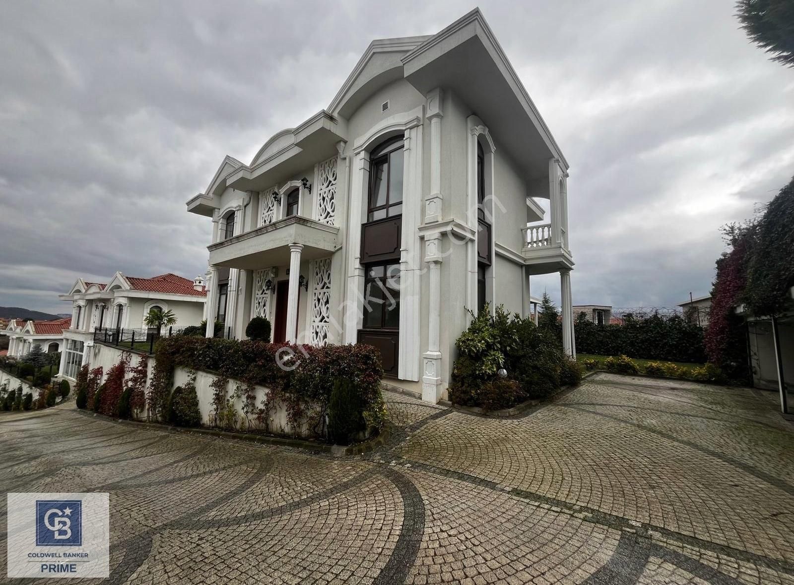 Başiskele Damlar Satılık Villa Damlar Mahallesinde Muhteşem Konumda 5+1 Satılık Bahçeli Villa