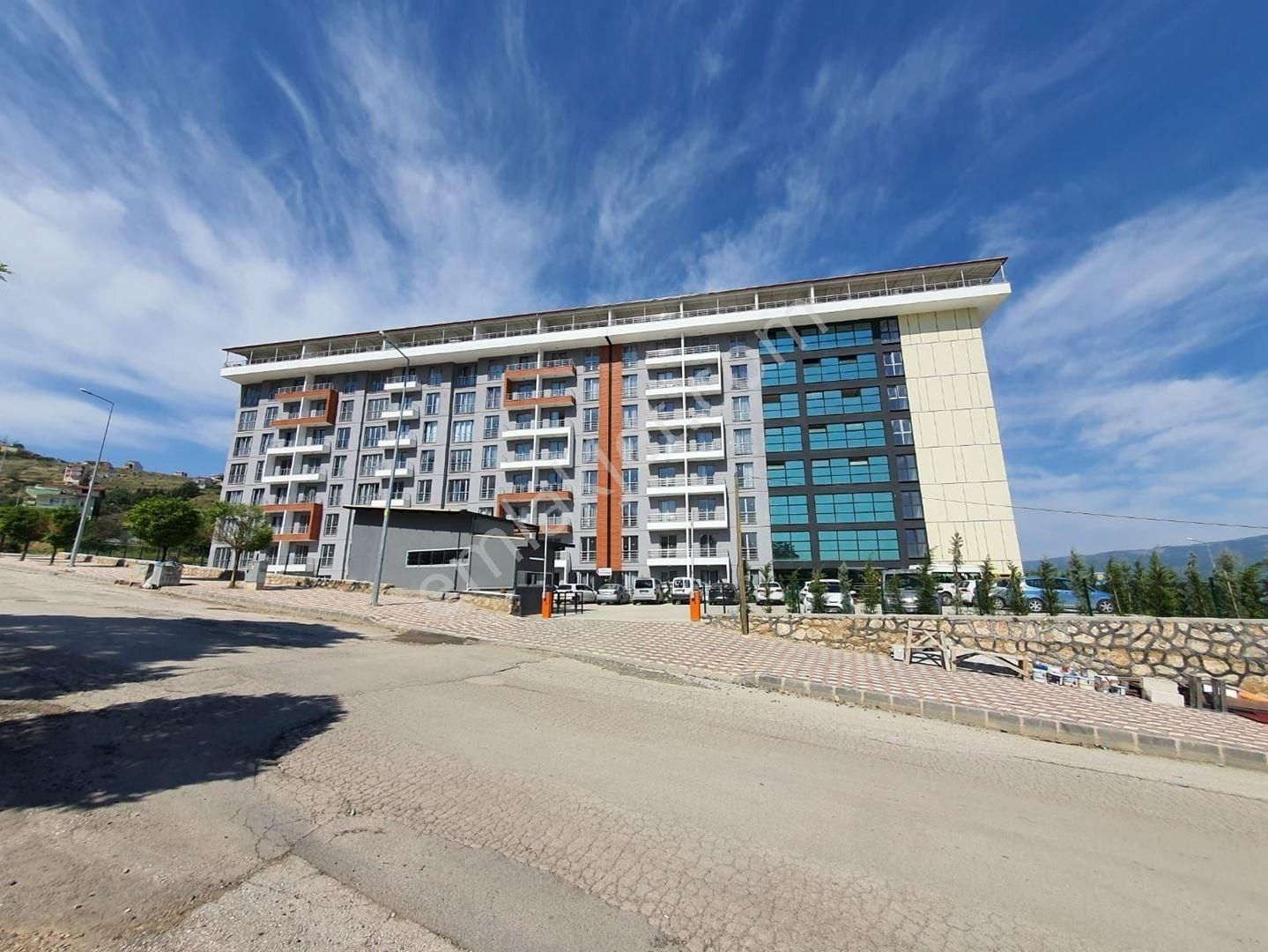 Tokat Merkez Karşıyaka Kiralık Residence Vadi Emlak'tan Loca Suit'de Kiralık Teraslı 2+1 Eşyalı