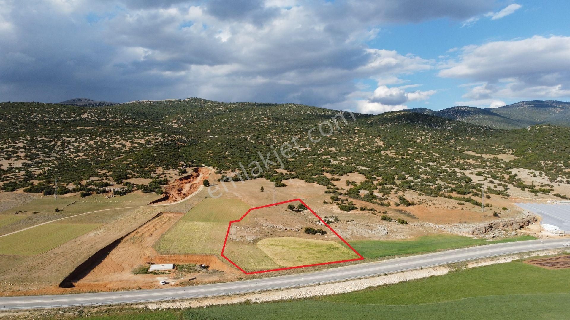 Elmalı Yakaçiftlik'te Anayol Kenarında 13444 M² Satılık Tarla
