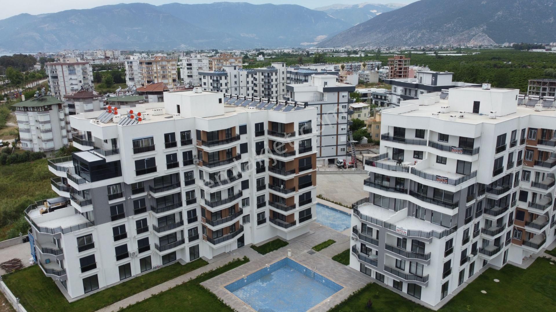 Finike Sahilde Lüks Projede Deniz Manzaralı Satılık 2+1 Rezidans