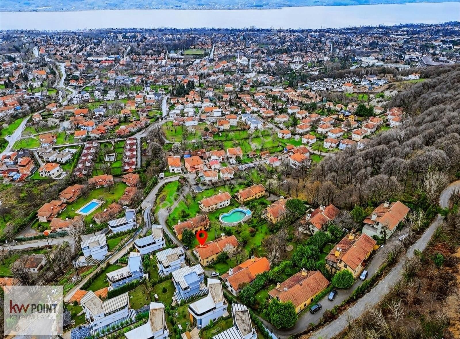 Sapanca Kırkpınar Tepebaşı Satılık Villa Kwpoınt Sapanca Kırkpınar'da Yüzme Havuzlu Göl Manzaralı Villa