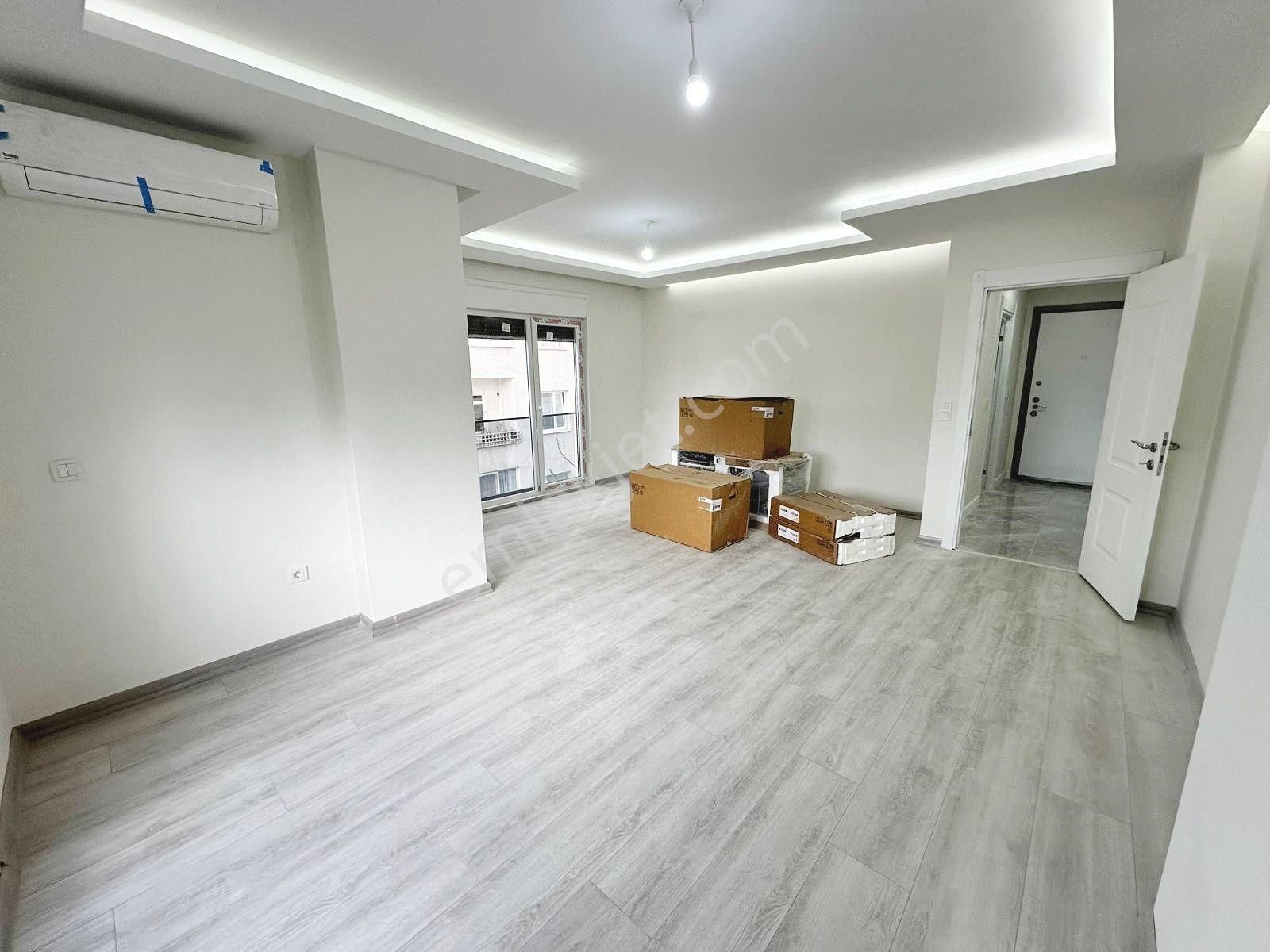 Kadıköy 19 Mayıs Satılık Daire Elite Homes'tan Kazasker'de Minibüse 1dk. Ebeveynli Balkonlu 3+1