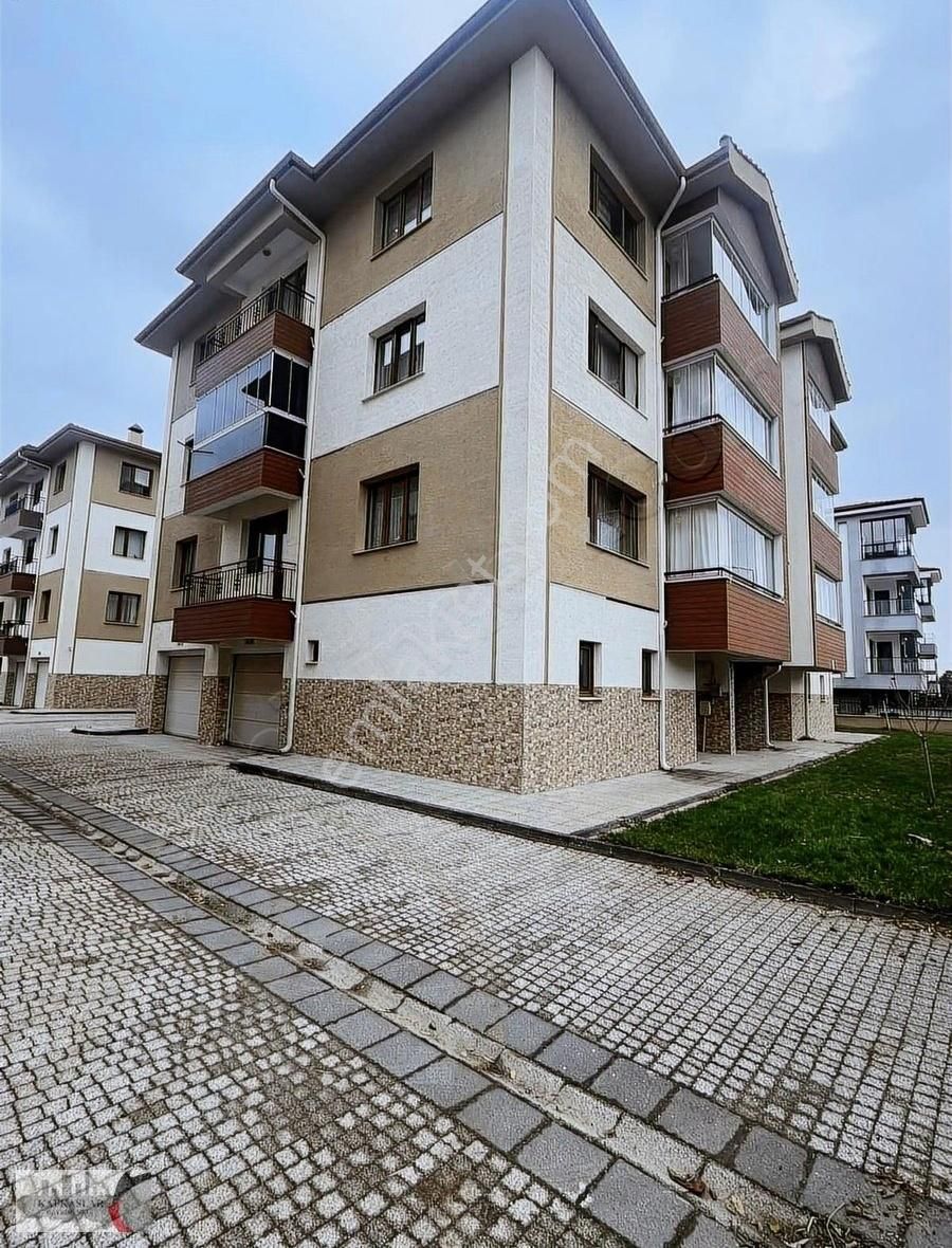 Tepebaşı Batıkent Satılık Daire Kafkaslar Gayrimenkulden Site İçerisinde 3+1