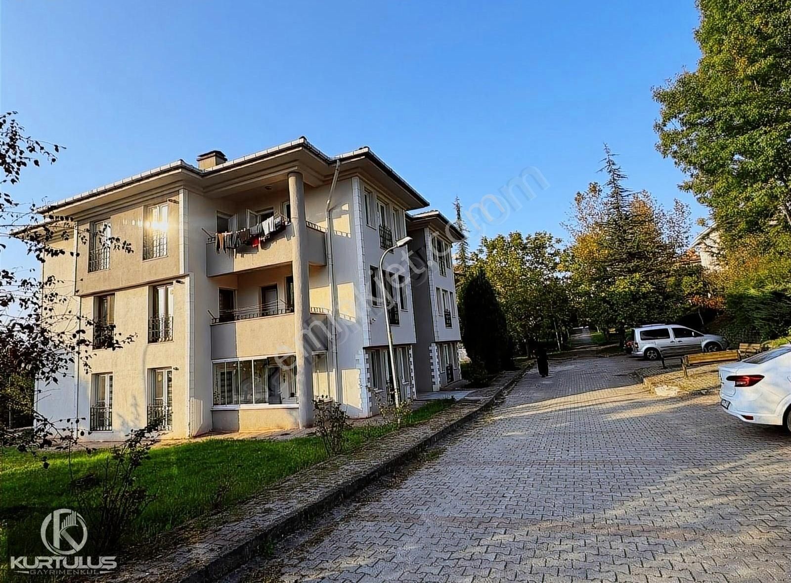 Düzce Merkez Güzelbahçe Satılık Daire Kalıcı Konutlar 10. Bölge De 3 Katlı Binanın 3. Katı Satılık 3+1