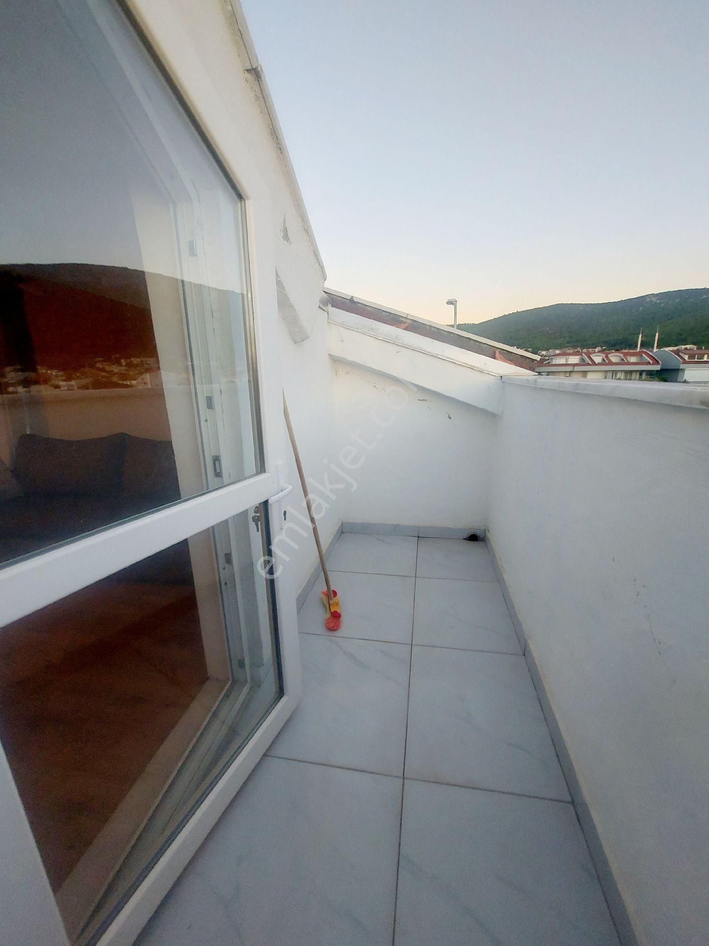 Didim Akbükte Sahile 70m Mesafede Deniz Manzaralı 3+1 Dublex Daire - Görsel 14