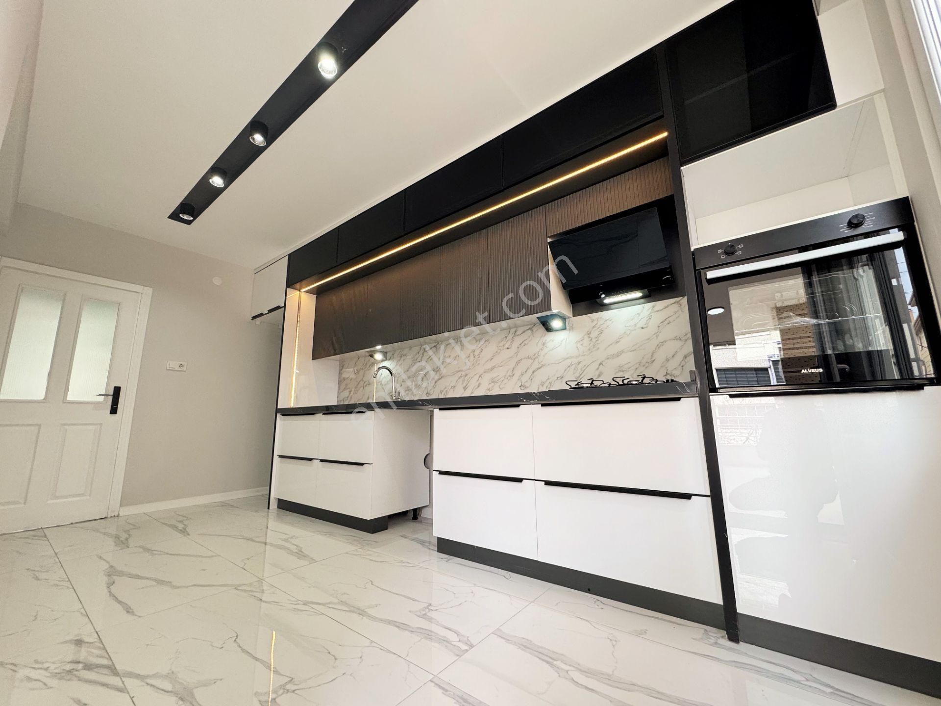 Utku Emlak'tan Akçay Merkez'de Full Yapılı Ön Cephe 2+1 Daire