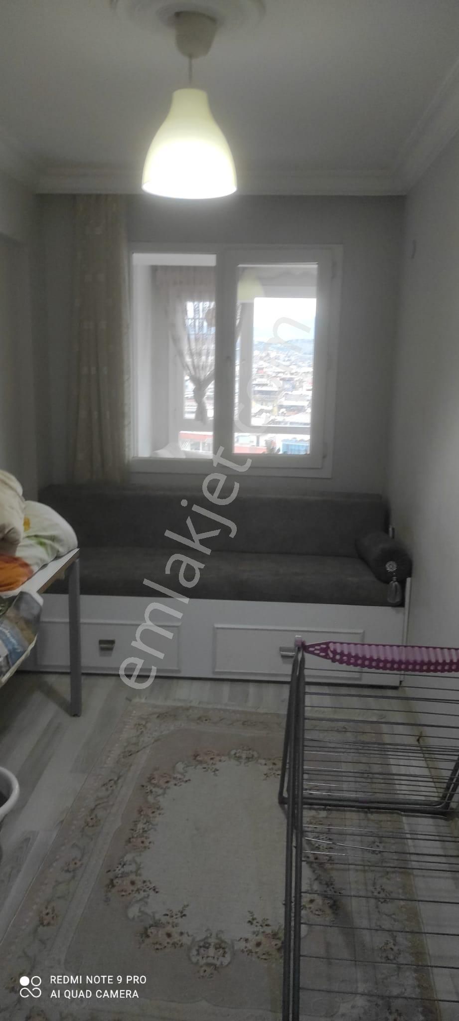 Karabağlar Selvili Kiralık Daire Karabağlar Eserkent Merkeze Yakın 3+1 125 M2 Doğalğazlı Eşyalı Kiralık Daire