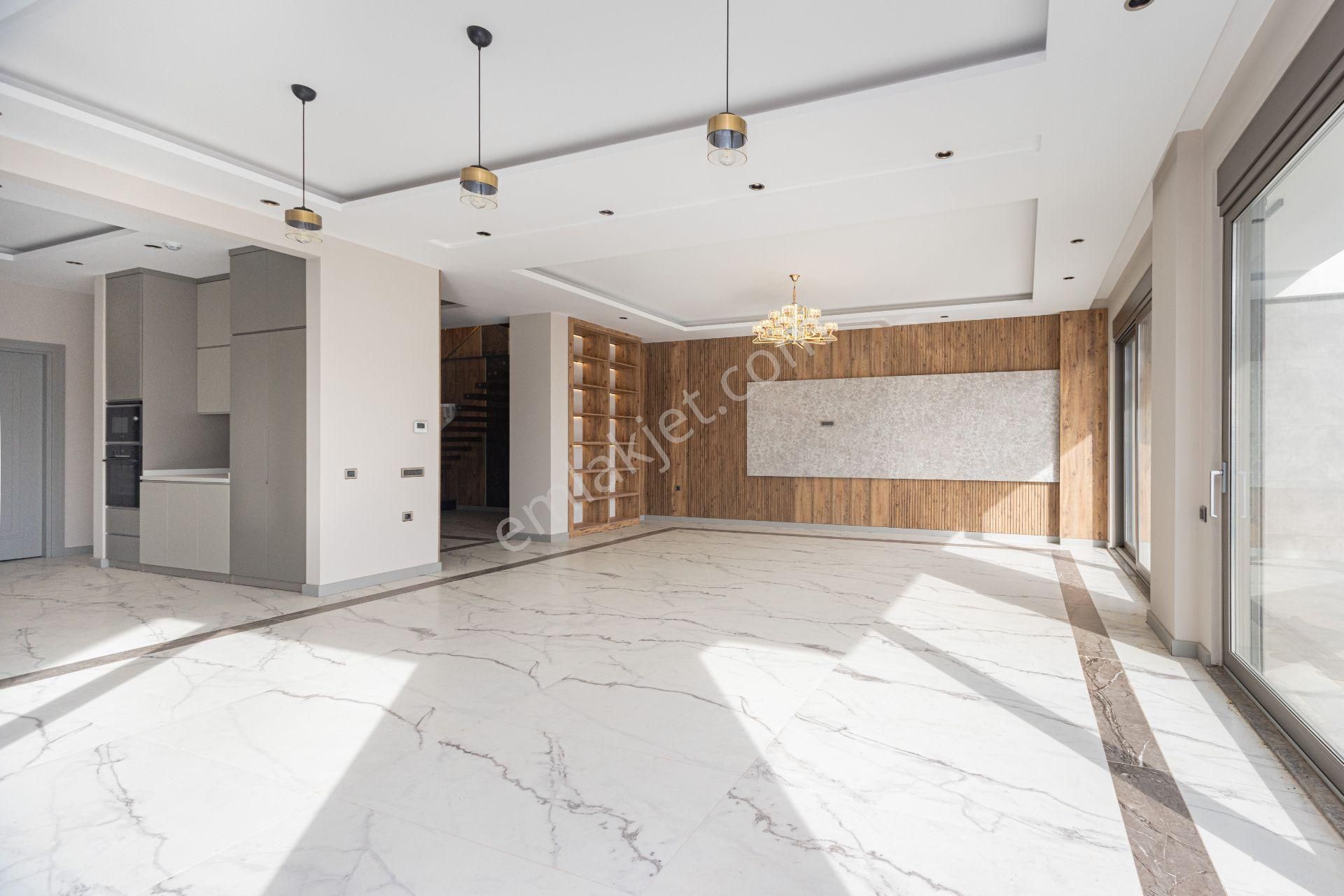 Döşemealtı Yeşilbayır'da Park Cepheli 4+1 Lüks Villa - Görsel 2