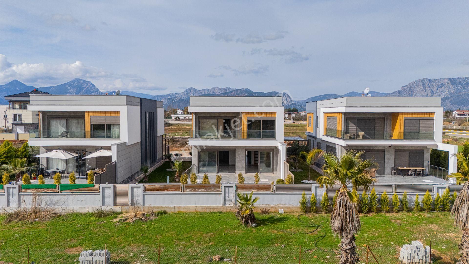 Döşemealtı Yeşilbayır'da Park Cepheli 4+1 Lüks Villa - Görsel 18