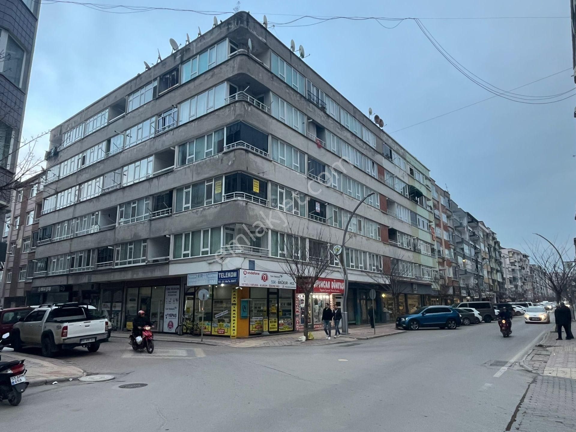 Bafra İshaklı Satılık Daire Bafra Vip Gayrimenkulden Gençlik Caddesi Üzerinde Satılık Daire