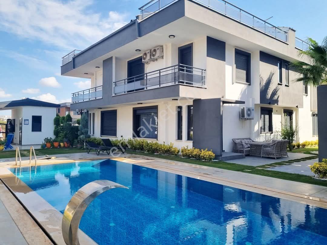 Didim Efeler Satılık Daire Didim'de Havuzlu Sitede Satılık 3+1 Full Eşyalı Tripleks Villa