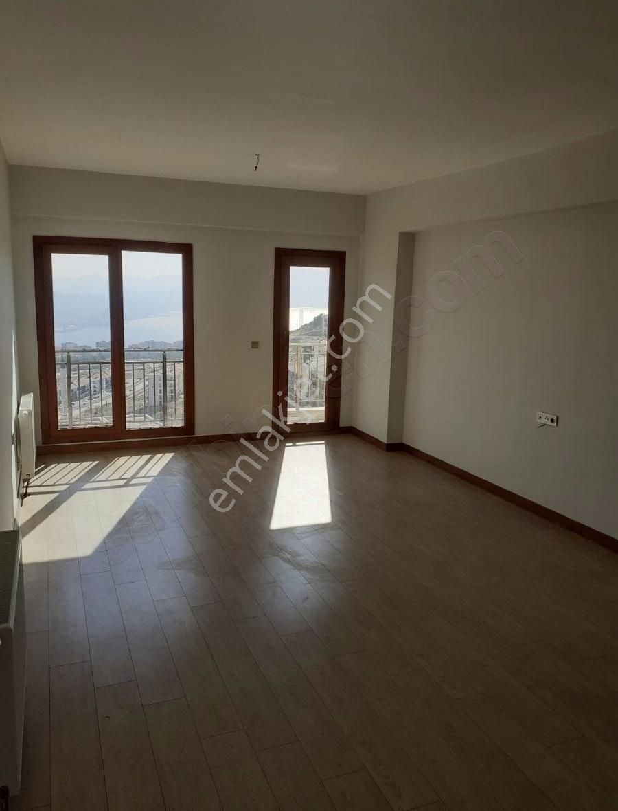 Bayraklı Cengizhan Kiralık Daire Bayrakli Toki Evleri 3. Etap 135m2 Full Deniz Manzaralı 3+1 Dair