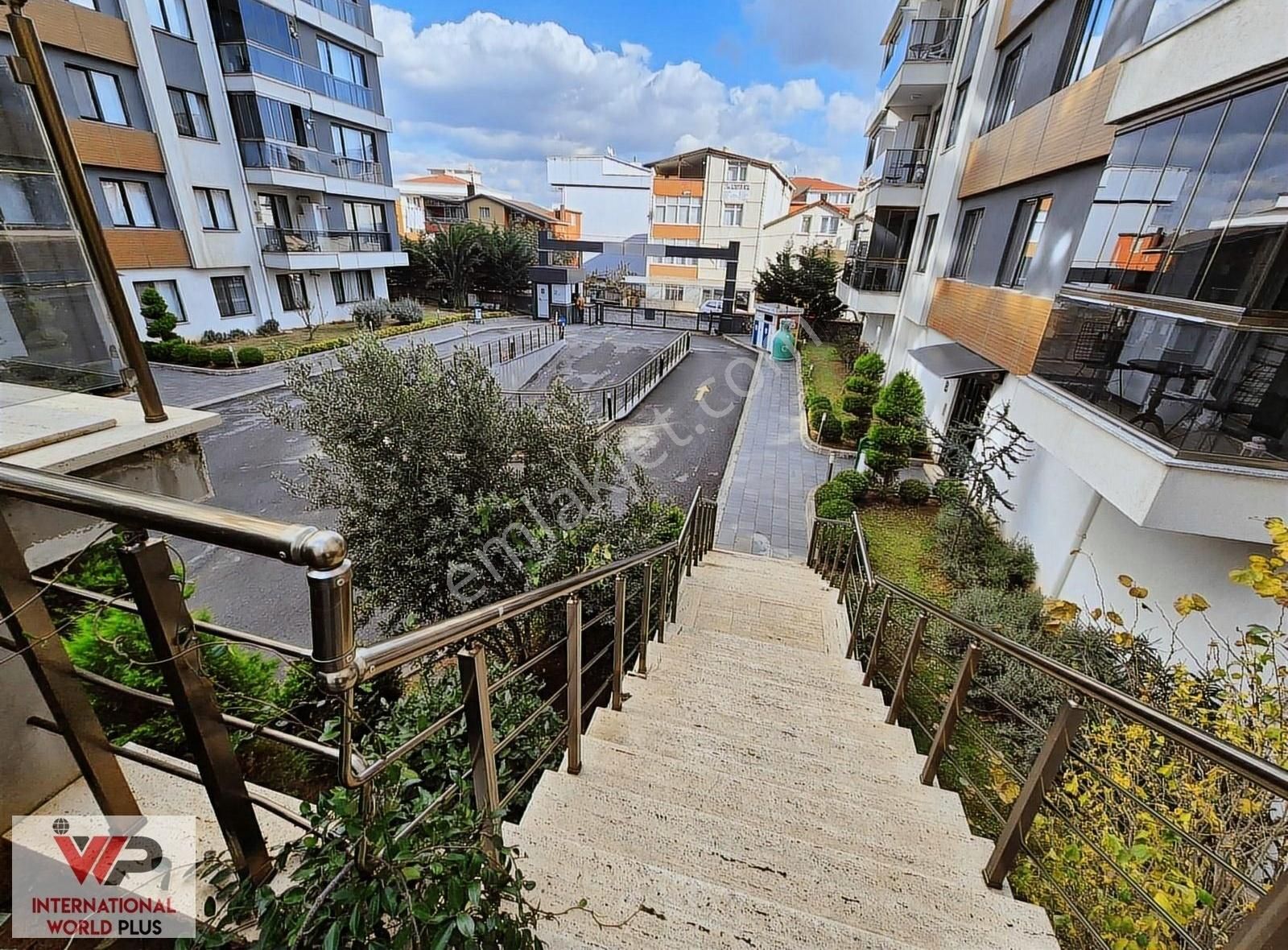 Pendik Yayalar Satılık Daire Panorama'da Havuzlu Güvenlikli Ebeveynli 2+1 Satılık Daire