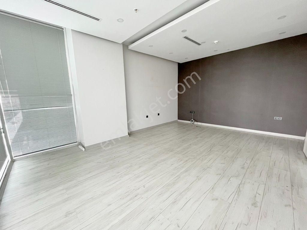 Ginza Lavinya Park Plaza'da E5 Cepheli Kiracılı Satılık Ofis - Görsel 2
