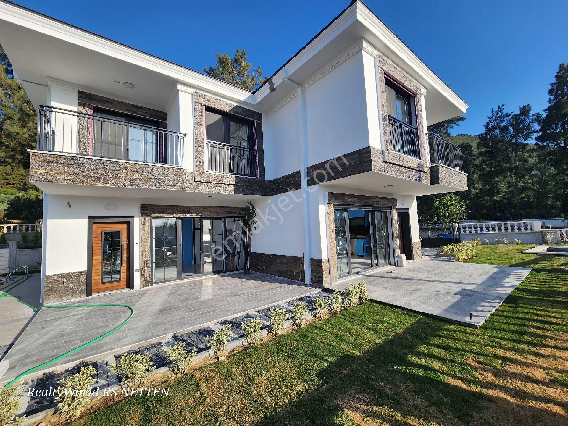 Kuşadası Güzelçamlı Satılık Villa Satılık Full Körfez Manzara 4+1 Bahçeli İkiz Ortak Havuzlu Villa