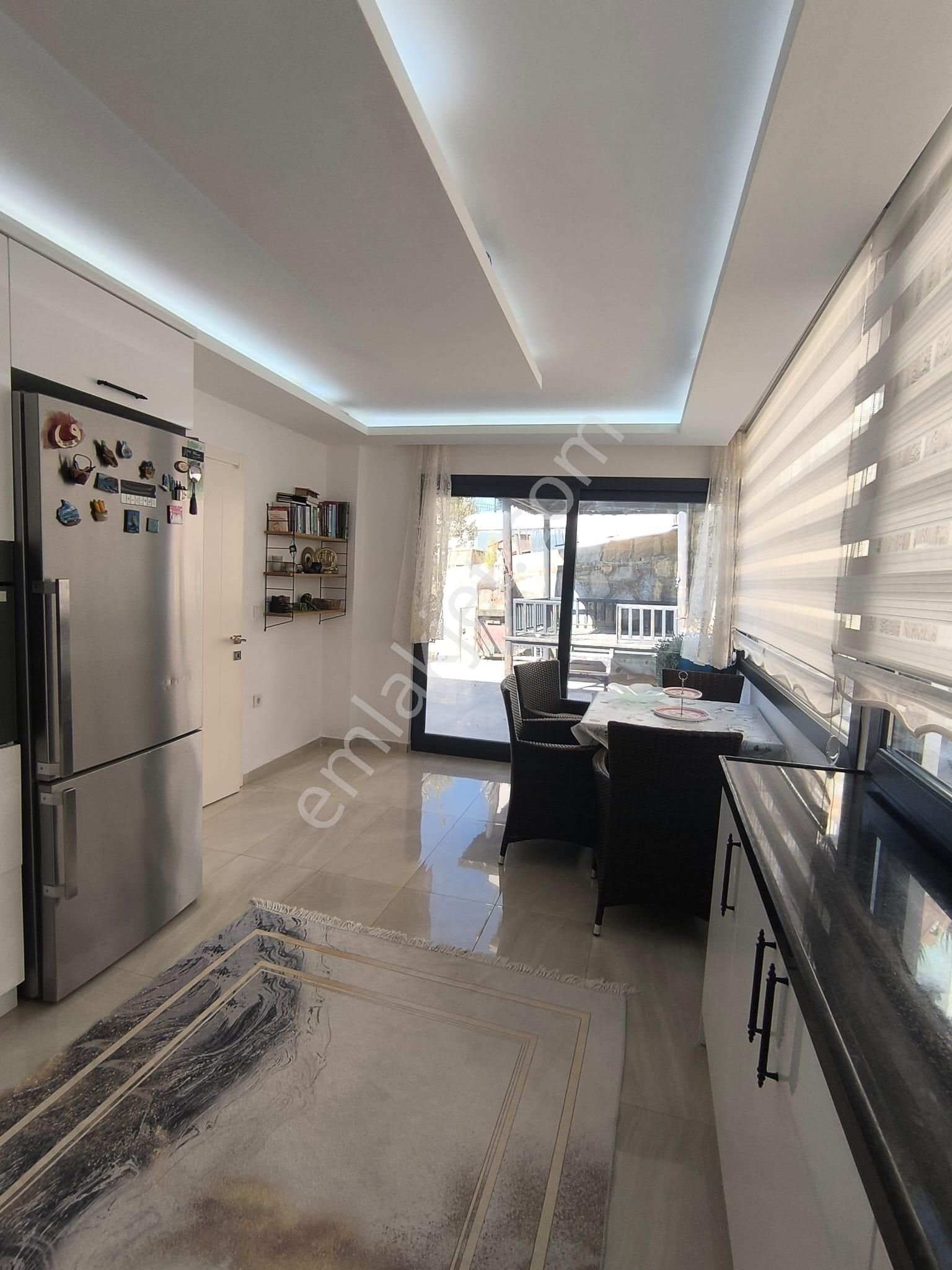 Günbatımı Sitesinde Köşe Başı Havuzlu Lüks Konsept Villa - Görsel 21