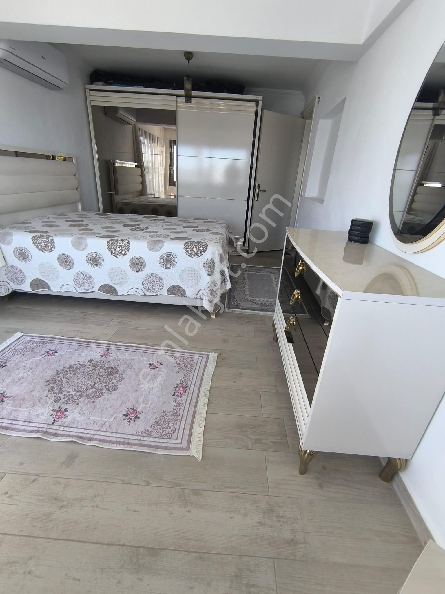 Günbatımı Sitesinde Köşe Başı Havuzlu Lüks Konsept Villa - Görsel 12
