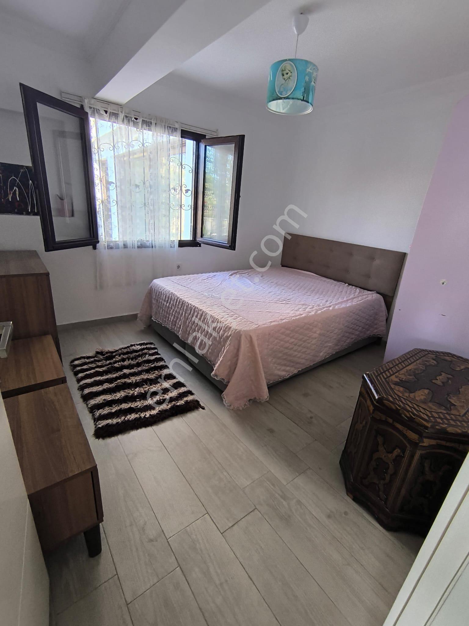 Günbatımı Sitesinde Köşe Başı Havuzlu Lüks Konsept Villa - Görsel 9
