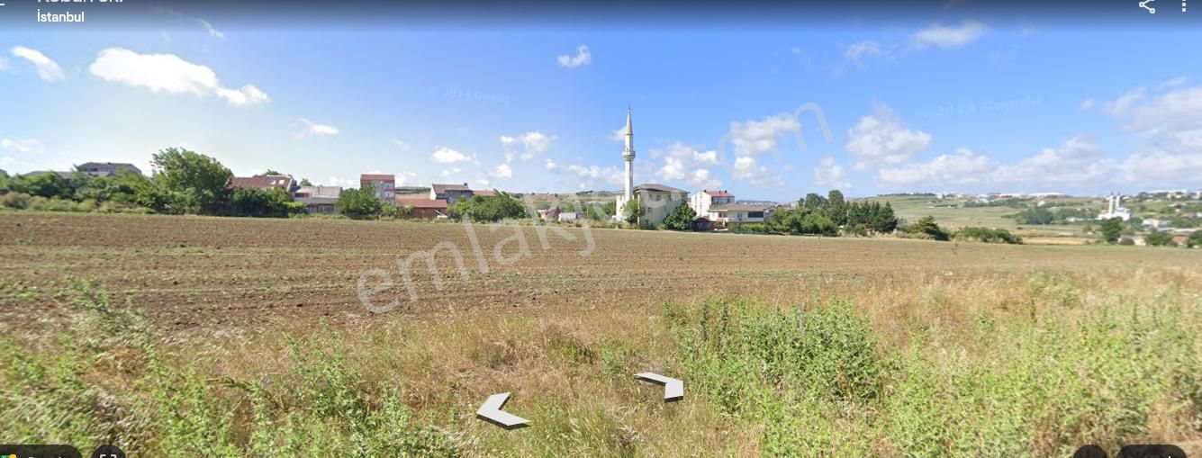 Arnavutköy Haraççı Satılık Tarla Arnavutköy Haraççıda Satılık Arsa , 460 M2 Yolu Var Evlerin Yakını Hisseli