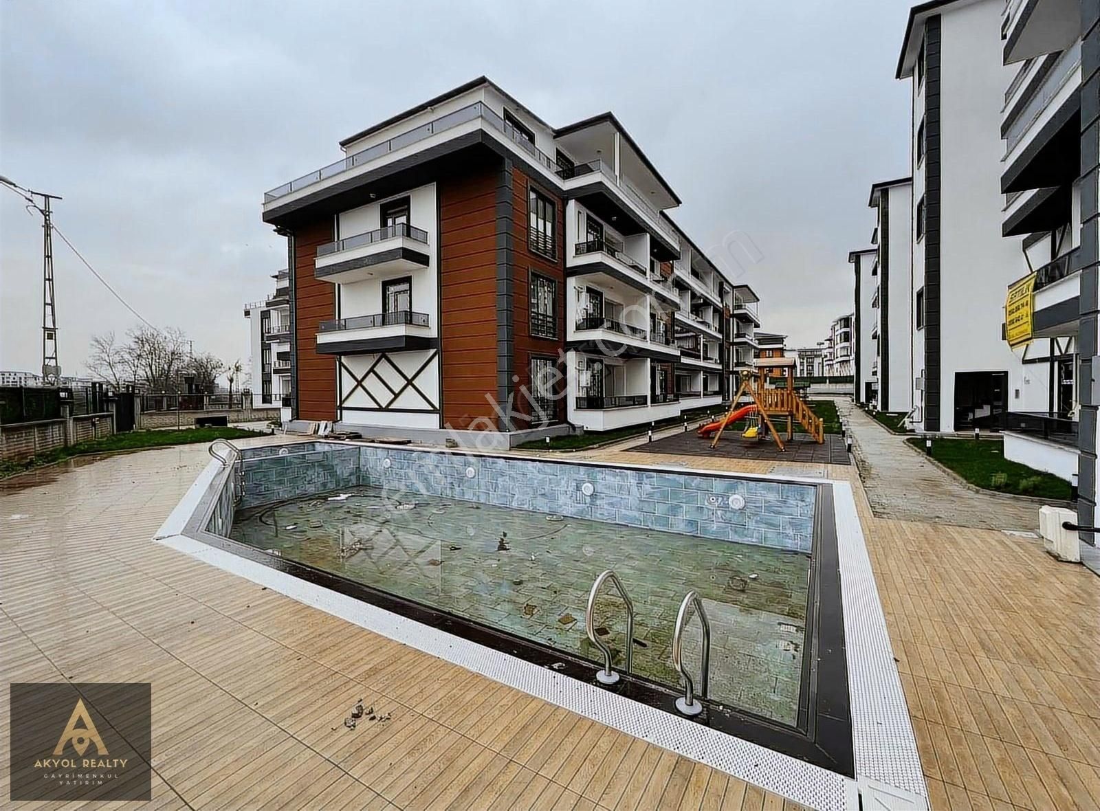 Kartepe Fatih Sultan Mehmet Satılık Daire Kent Meydanı Kent Prestij 3 Sitesi 3+1 130 M2 Zemin Kat Daire