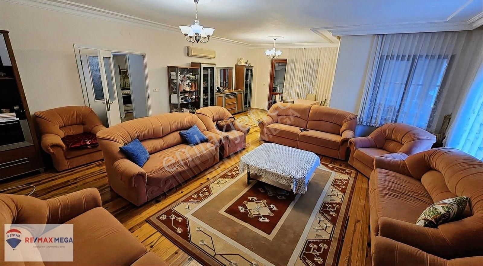 Konyaaltı Gürsu Kiralık Daire Merkezi Konumda Kiralık 4+1 200m2 Eşyalı Daire